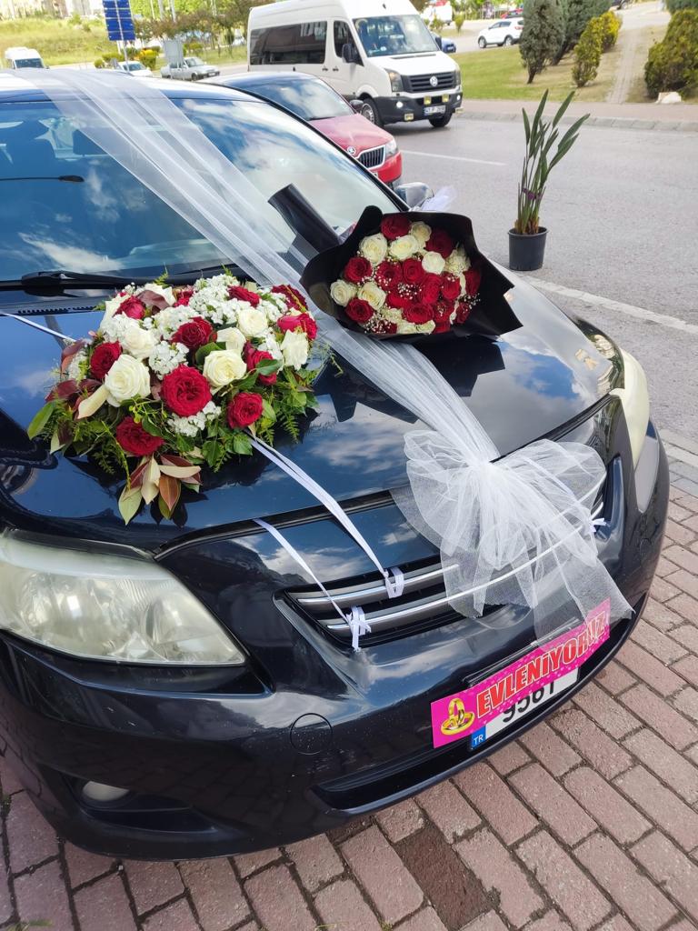 Gelin Arabası Kırmızı Beyaz Güller Arajman