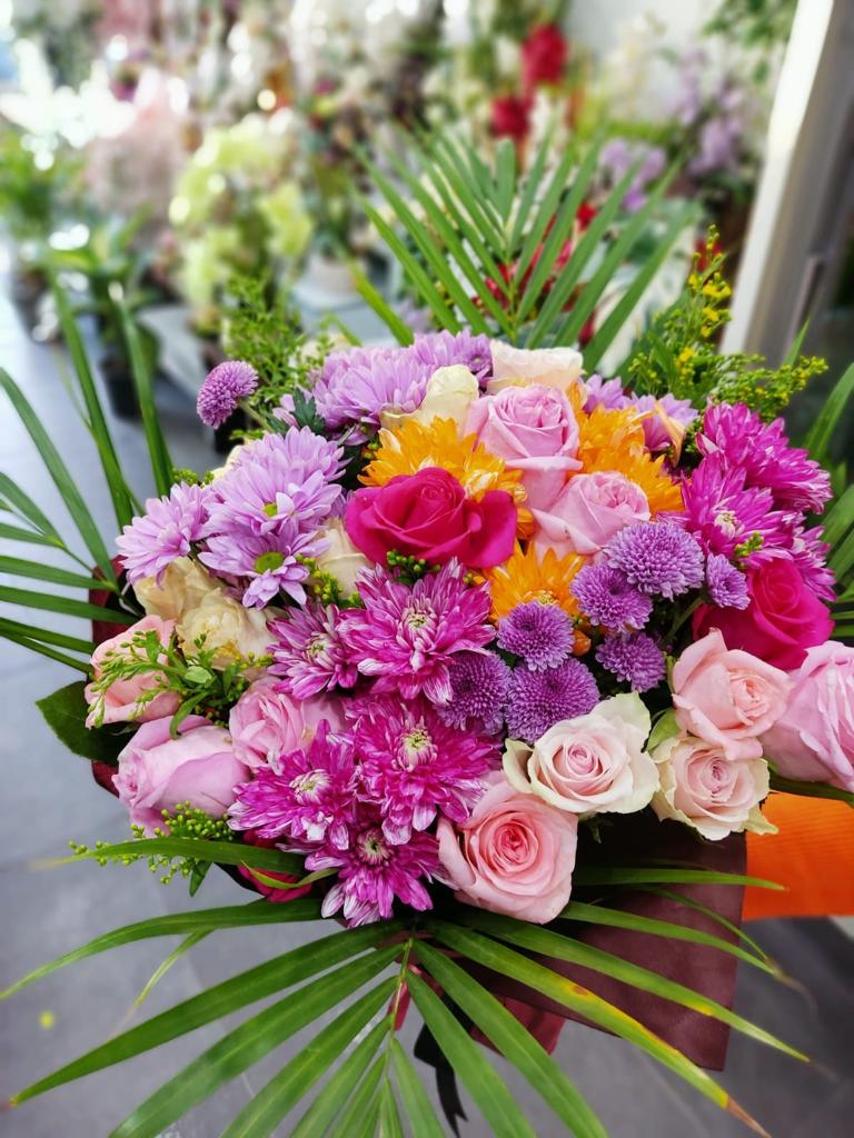 Renkli Kesme Çiçek Arajman Buketi